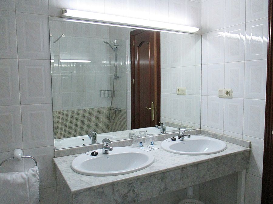 Hotel Perales Талавера-де-ла-Рейна Экстерьер фото