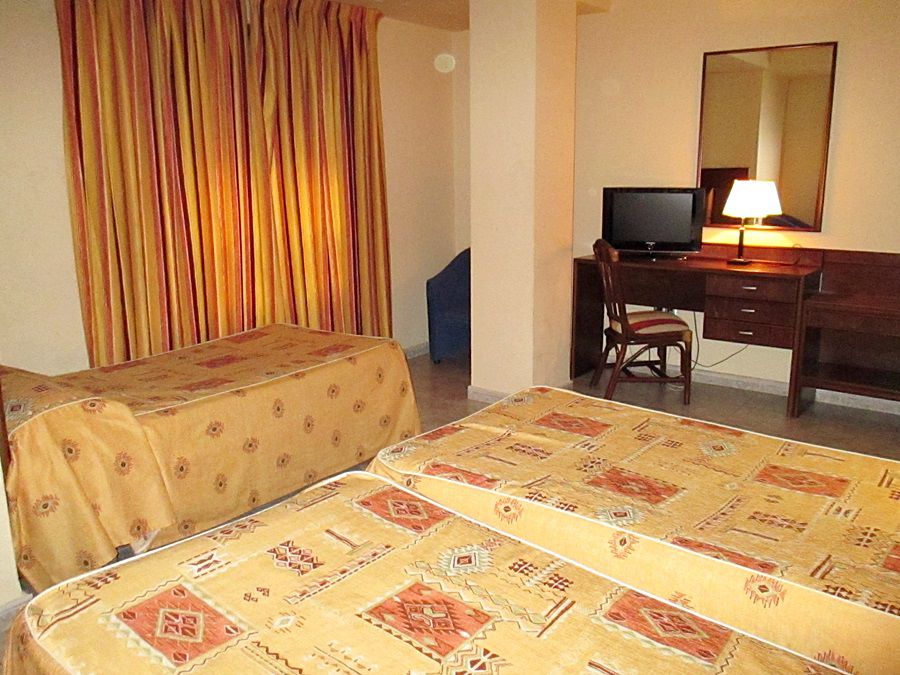 Hotel Perales Талавера-де-ла-Рейна Экстерьер фото